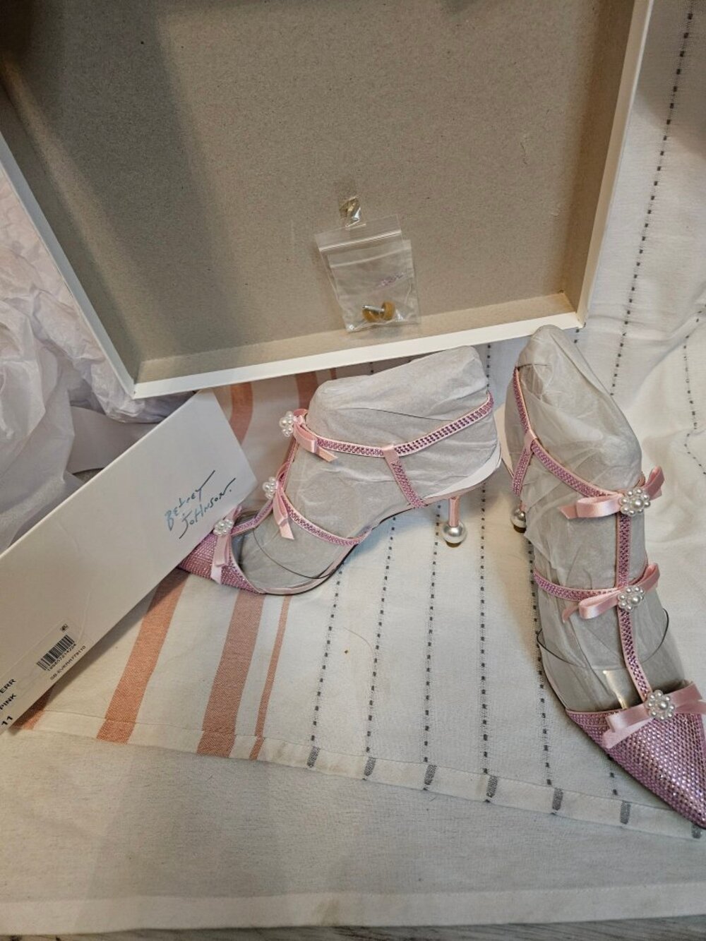 Sz 11- Betsey Johnson Everr Light Pink Rhinestone Bow Pearl Heels Size 11 NIB - Picture 3 of 8